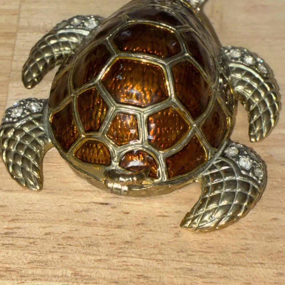 Brass Sea Turtle Trinket Box with Rhinestones Magnet Closure - Picture 3 of 12
